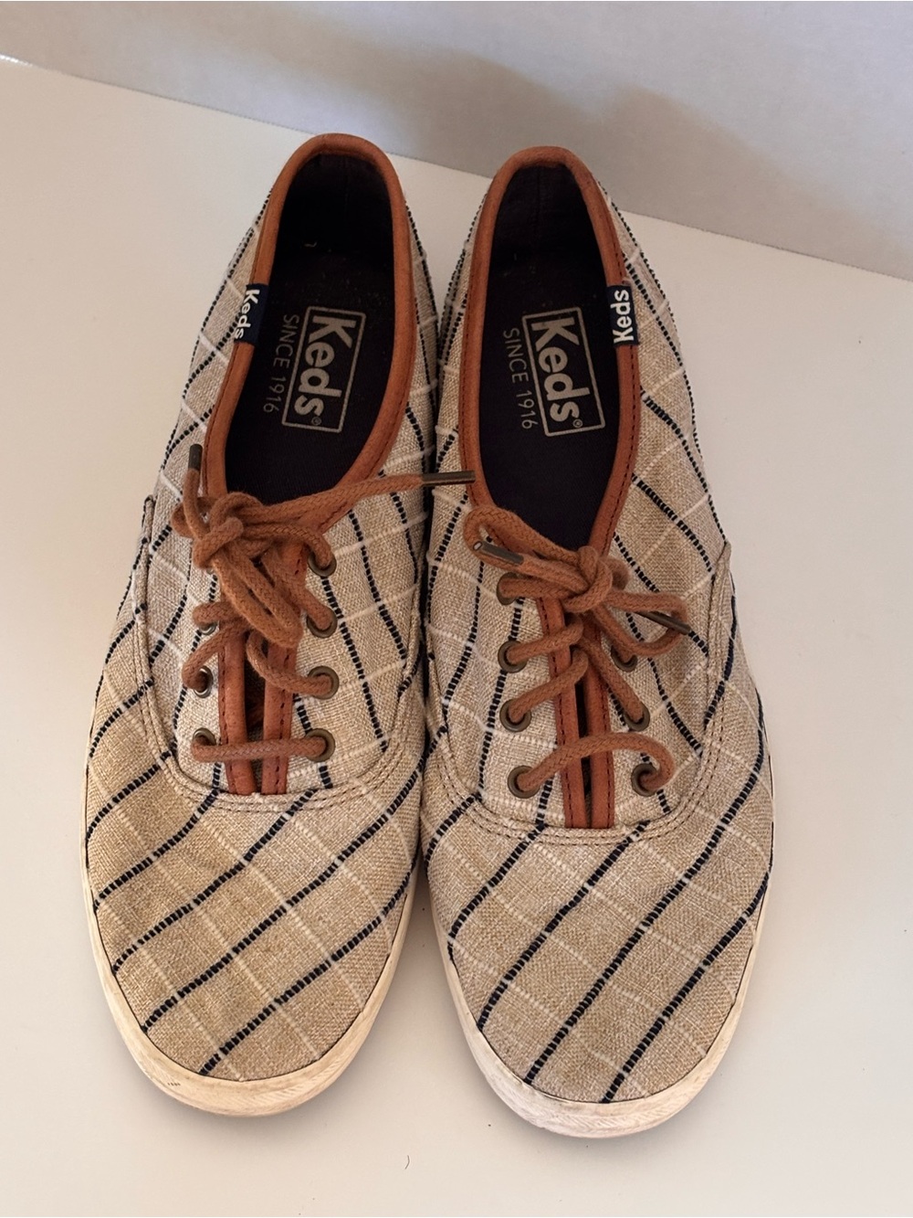 Keds Women’s Beige Plaid Canvas Sneaker with Brown Trim Size 7.5